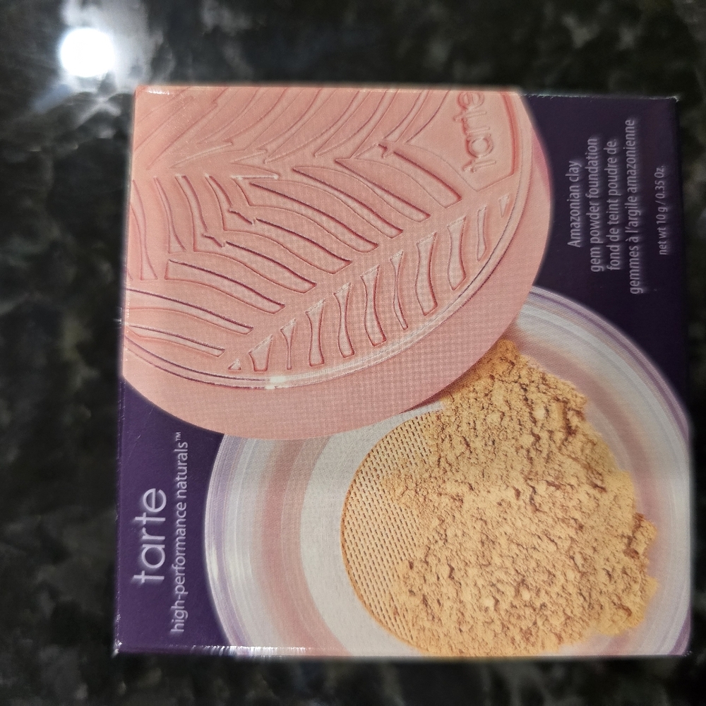 NWOT tarte Amazonian clay gem powder foundation